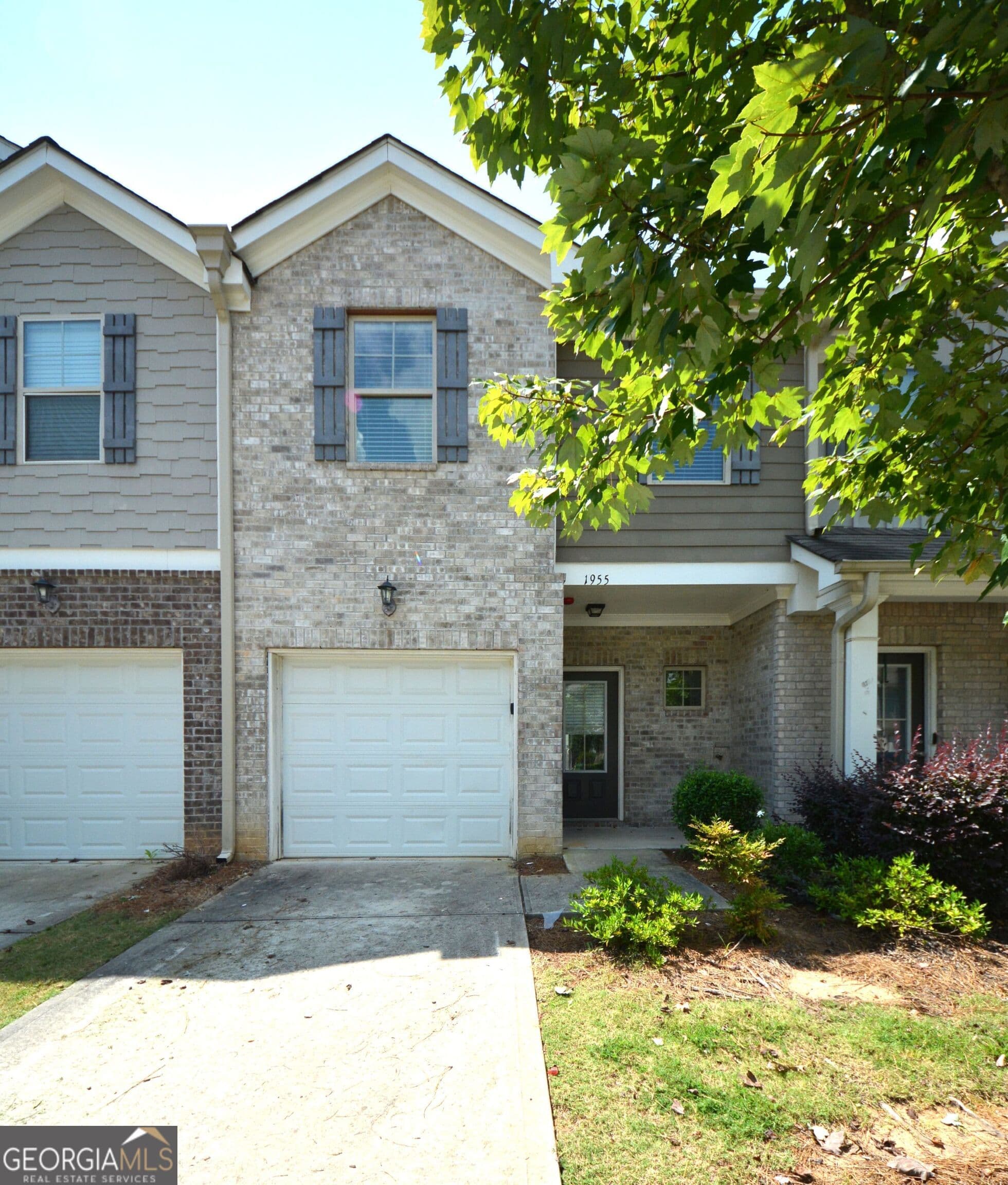 3 bedroom, 2.5 bathroom, 1,454 sq ft townhouse for sale at 1955 Old Dogwood, Jonesboro, GA 30238 — photo 1 of 44
