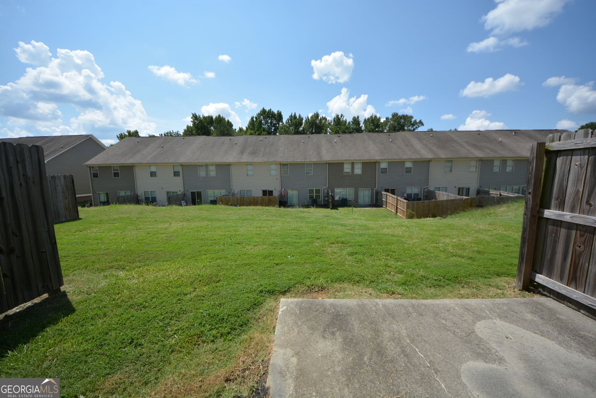 3 bedroom, 2.5 bathroom, 1,454 sq ft townhouse for sale at 1955 Old Dogwood, Jonesboro, GA 30238 — photo 4