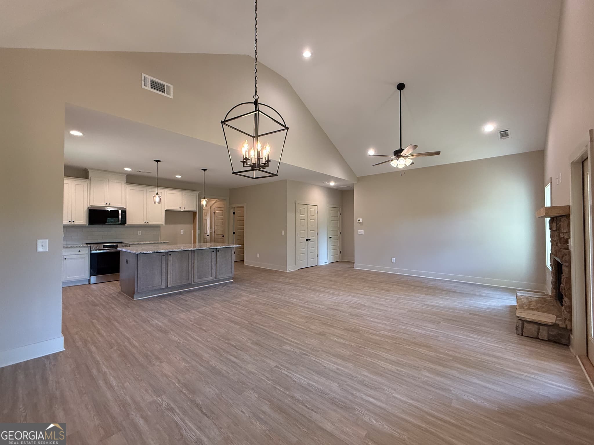 3 bedroom, 2 bathroom, 1,685 sq ft single family residence for sale at 365 Hunts Ridge Drive, Cleveland, GA 30528 — photo 7