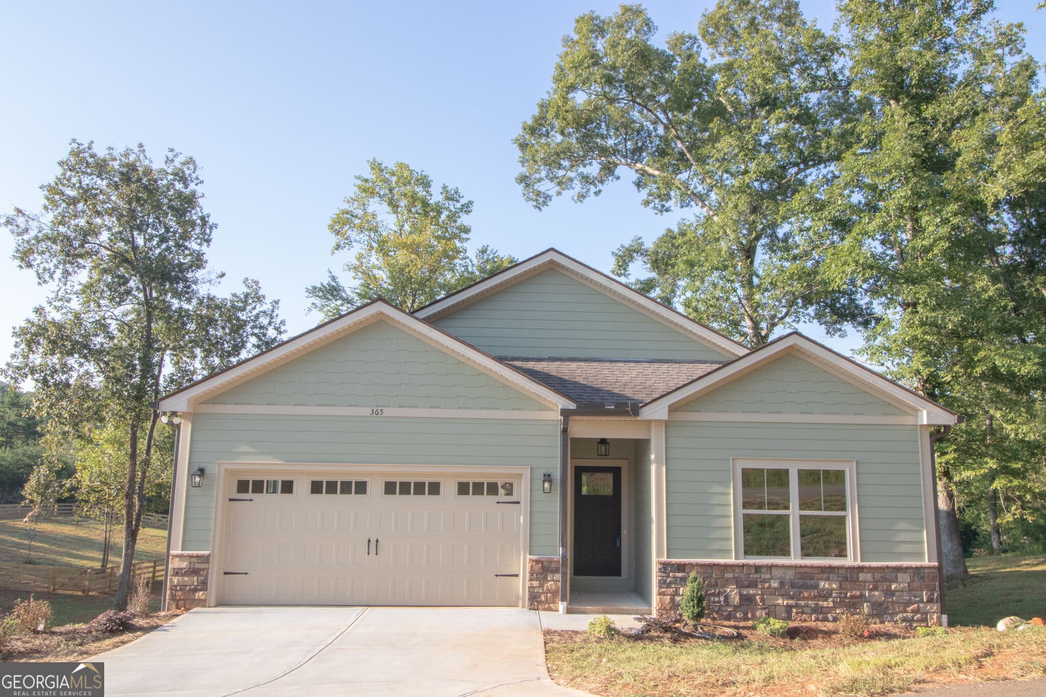 3 bedroom, 2 bathroom, 1,685 sq ft single family residence for sale at 365 Hunts Ridge Drive, Cleveland, GA 30528