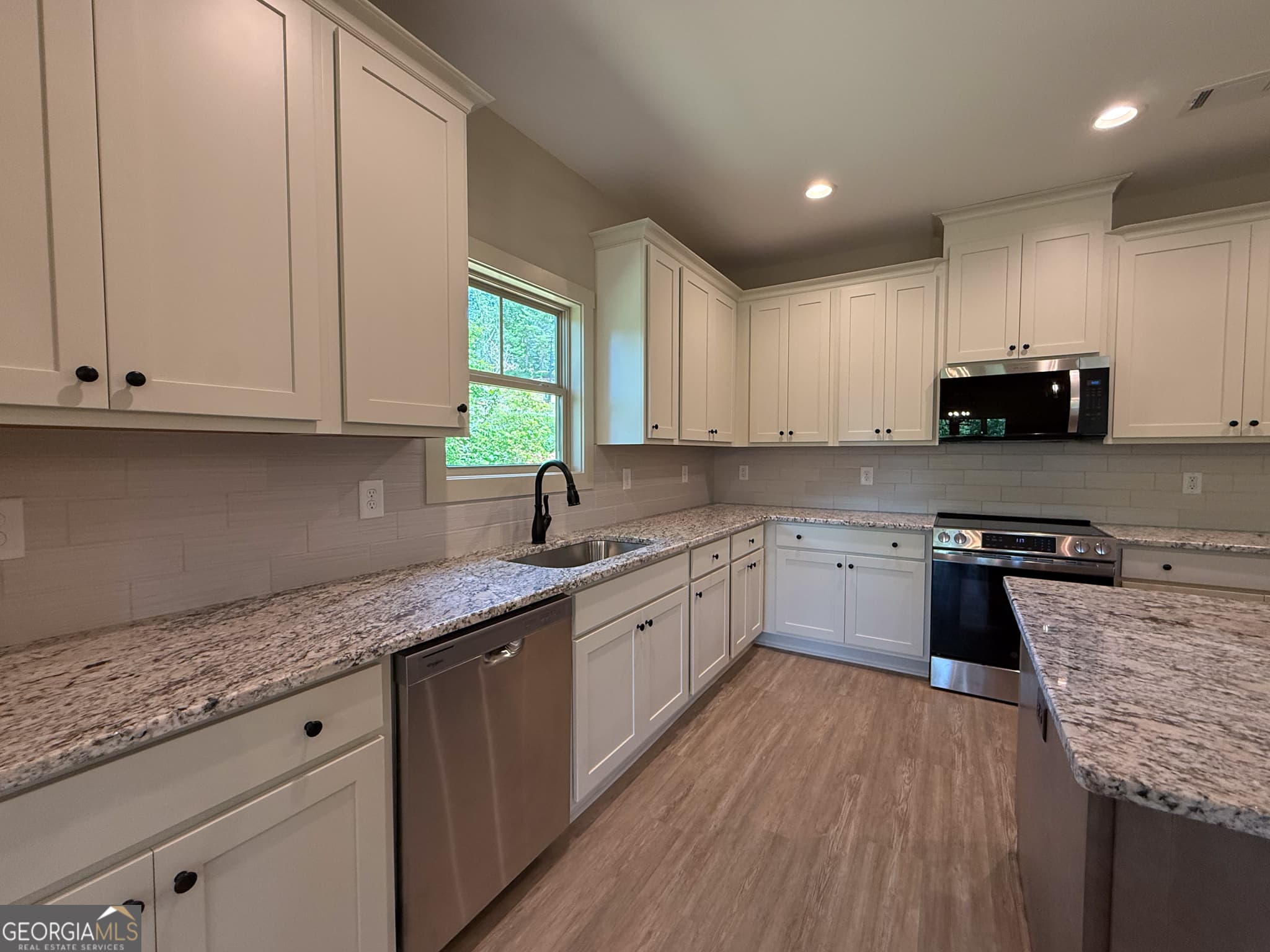 3 bedroom, 2 bathroom, 1,685 sq ft single family residence for sale at 365 Hunts Ridge Drive, Cleveland, GA 30528 — photo 4