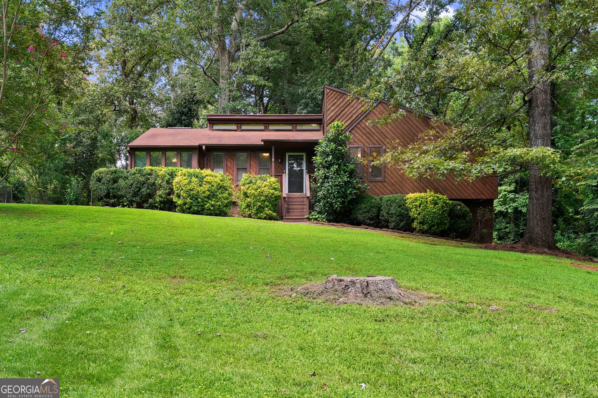 3 bedroom, 2 bathroom, 1,468 sq ft single family residence for sale at 2656 Royal Oak Court, Acworth, GA 30102 — photo 2