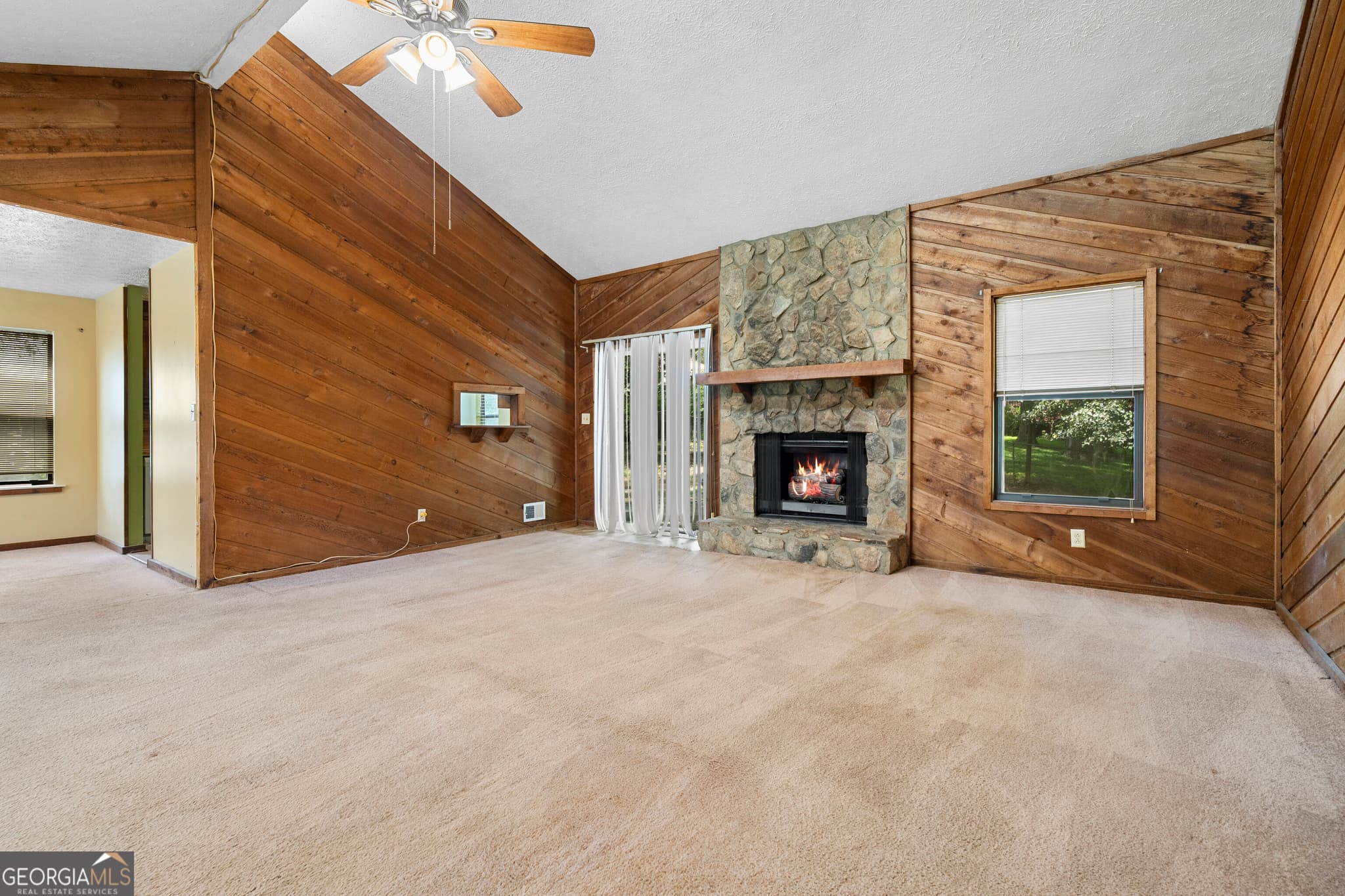 3 bedroom, 2 bathroom, 1,468 sq ft single family residence for sale at 2656 Royal Oak Court, Acworth, GA 30102 — photo 3