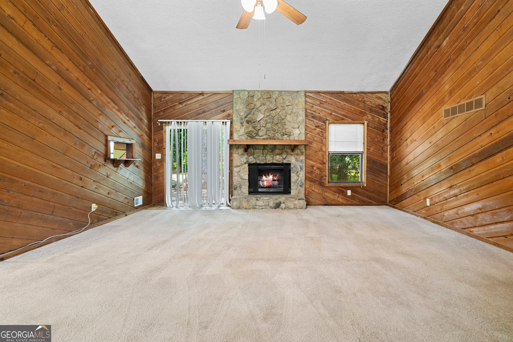 3 bedroom, 2 bathroom, 1,468 sq ft single family residence for sale at 2656 Royal Oak Court, Acworth, GA 30102 — photo 4