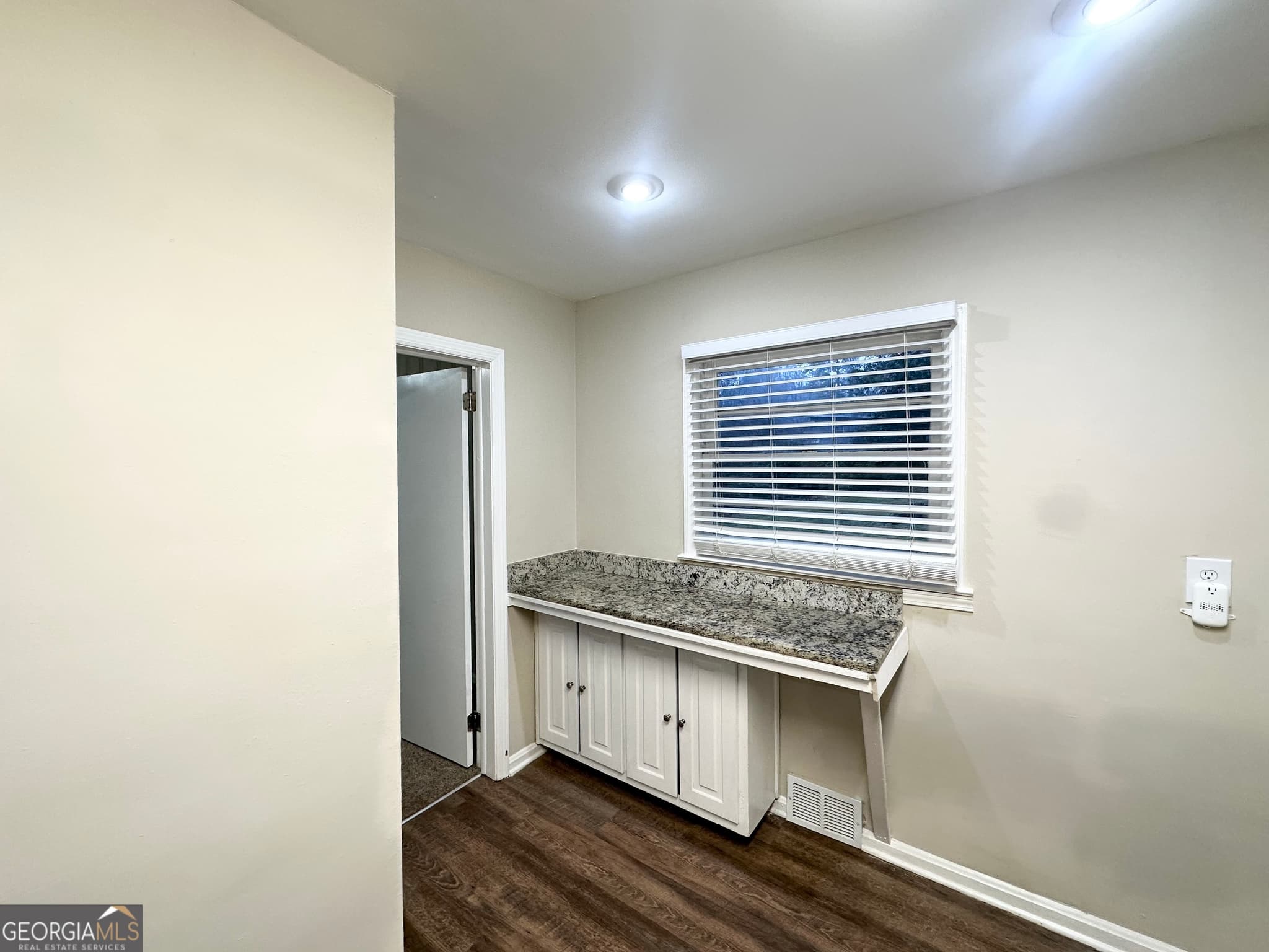3 bedroom, 2 bathroom, 1,139 sq ft single family residence for sale at 2634 Rockcliff Road, Atlanta, GA 30316 — photo 6