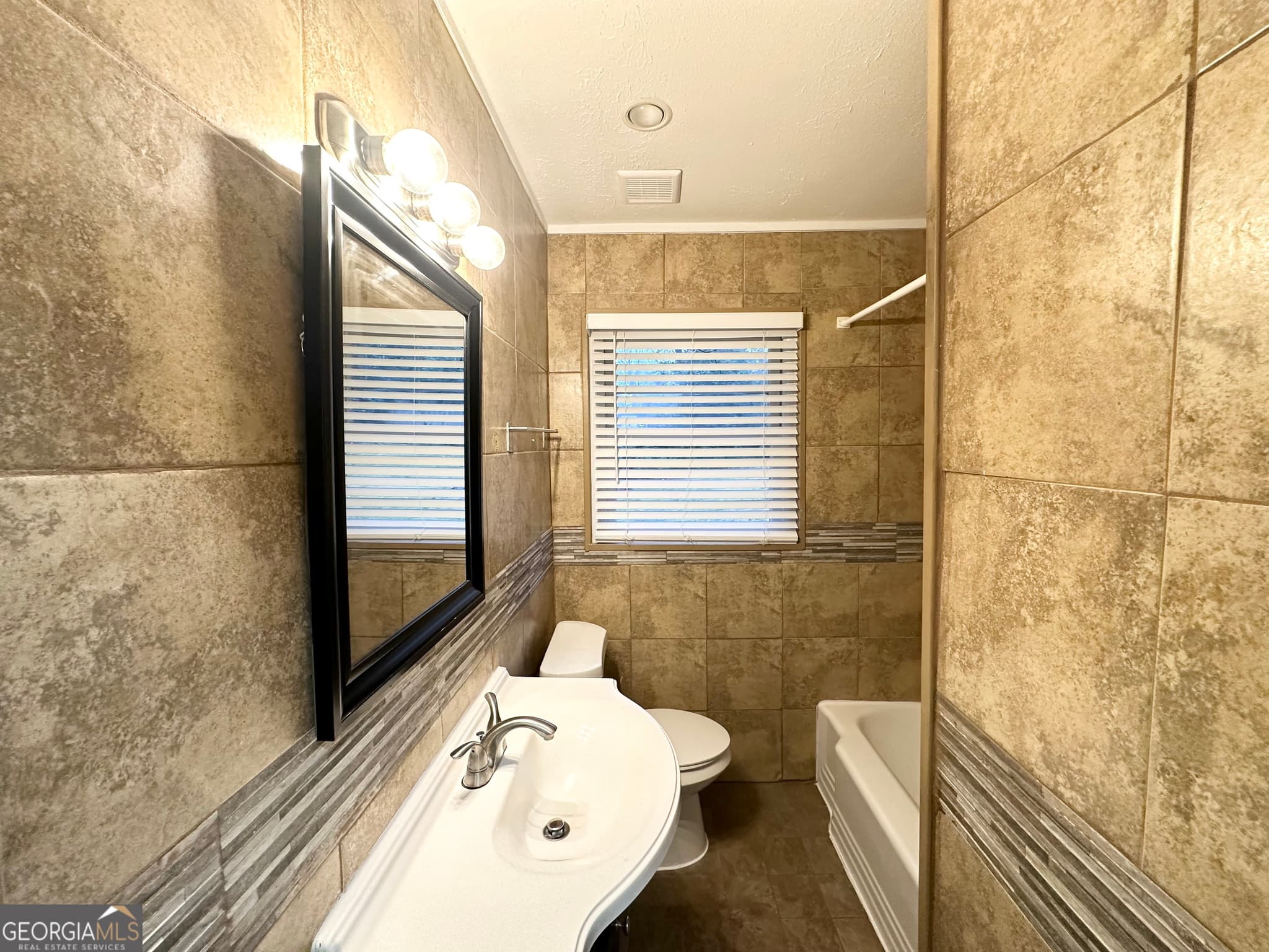 3 bedroom, 2 bathroom, 1,139 sq ft single family residence for sale at 2634 Rockcliff Road, Atlanta, GA 30316 — photo 8