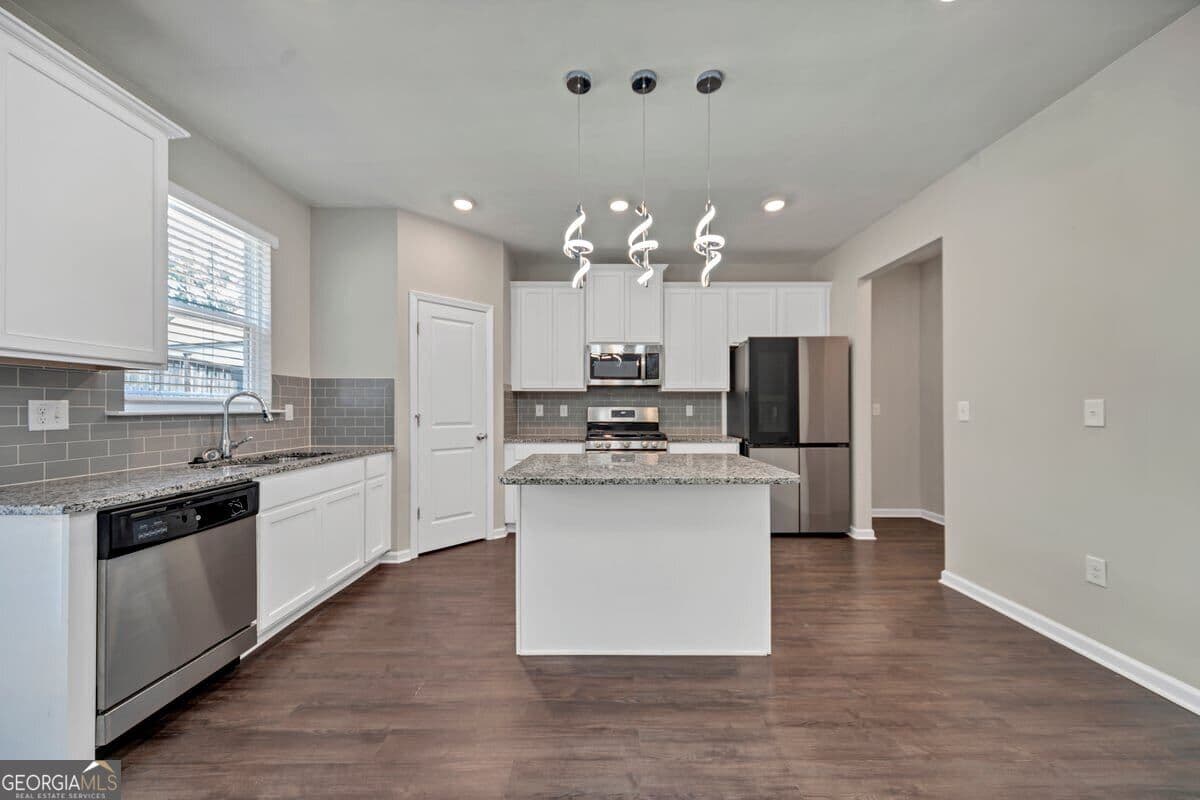 3 bedroom, 2.5 bathroom, 2,331 sq ft single family residence for sale at 332 ENDEAVOR Drive, Jonesboro, GA 30238 — photo 5