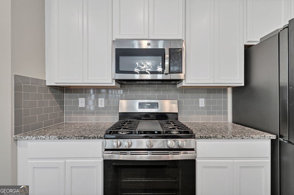 3 bedroom, 2.5 bathroom, 2,331 sq ft single family residence for sale at 332 ENDEAVOR Drive, Jonesboro, GA 30238 — photo 9