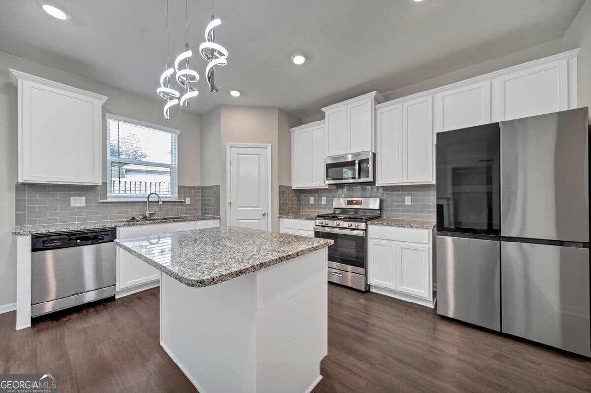 3 bedroom, 2.5 bathroom, 2,331 sq ft single family residence for sale at 332 ENDEAVOR Drive, Jonesboro, GA 30238 — photo 10