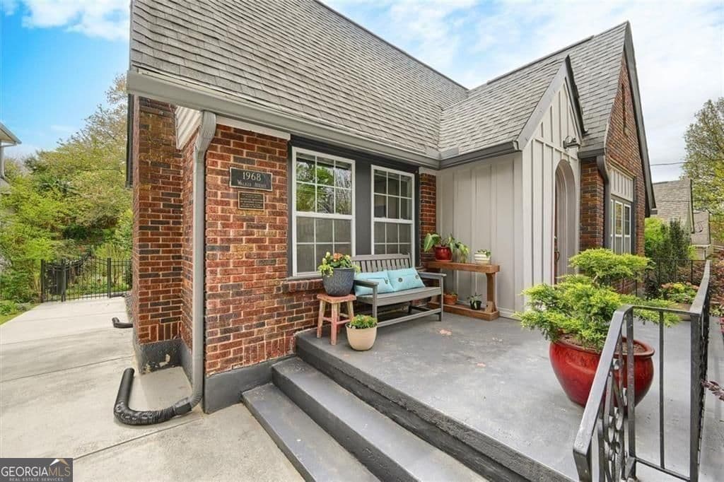 3 bedroom, 2 bathroom, 1,764 sq ft single family residence for sale at 1968 Walker Avenue, College Park, GA 30337 — photo 5
