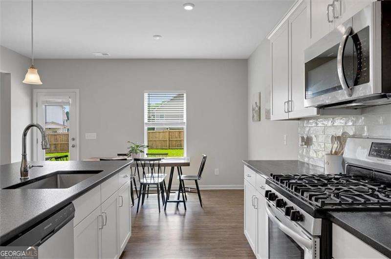 4 bedroom, 2.5 bathroom, 2,572 sq ft single family residence for sale at 34 Rock Foot Way, Cartersville, GA 30120 — photo 3