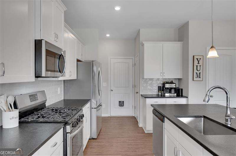 4 bedroom, 2.5 bathroom, 2,572 sq ft single family residence for sale at 34 Rock Foot Way, Cartersville, GA 30120 — photo 4