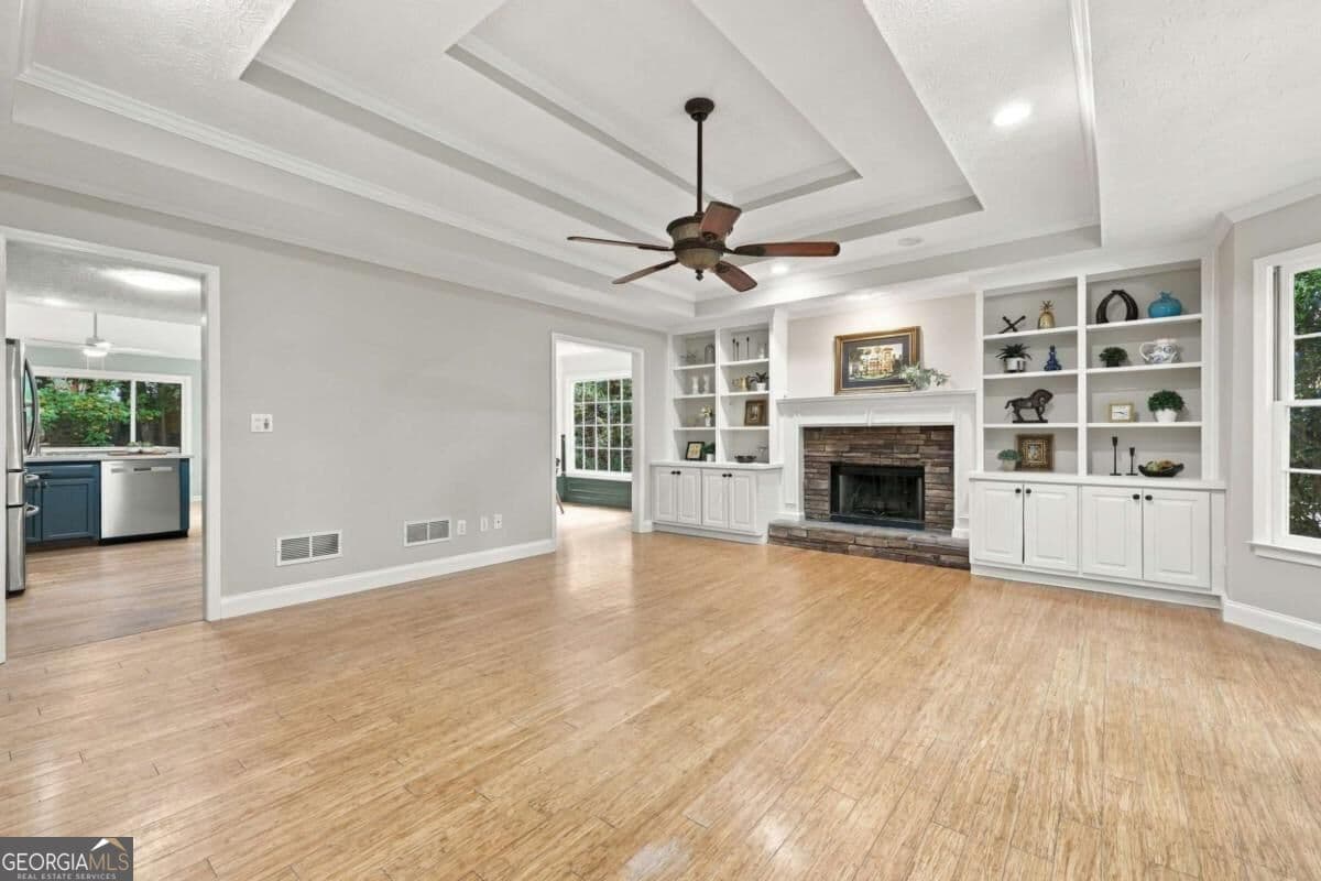 3 bedroom, 2 bathroom, 2,677 sq ft single family residence for sale at 210 Crabapple Lane, Powder Springs, GA 30127 — photo 3