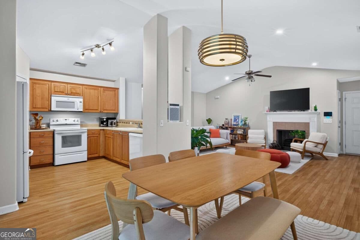 3 bedroom, 2 bathroom, 1,597 sq ft single family residence for sale at 137 Spring Lakes Drive, Savannah, GA 31407 — photo 6