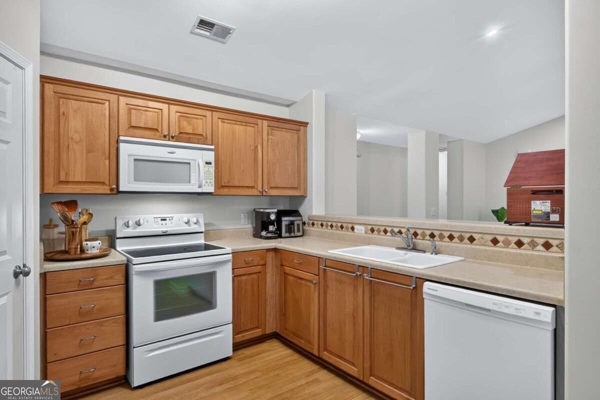 3 bedroom, 2 bathroom, 1,597 sq ft single family residence for sale at 137 Spring Lakes Drive, Savannah, GA 31407 — photo 7