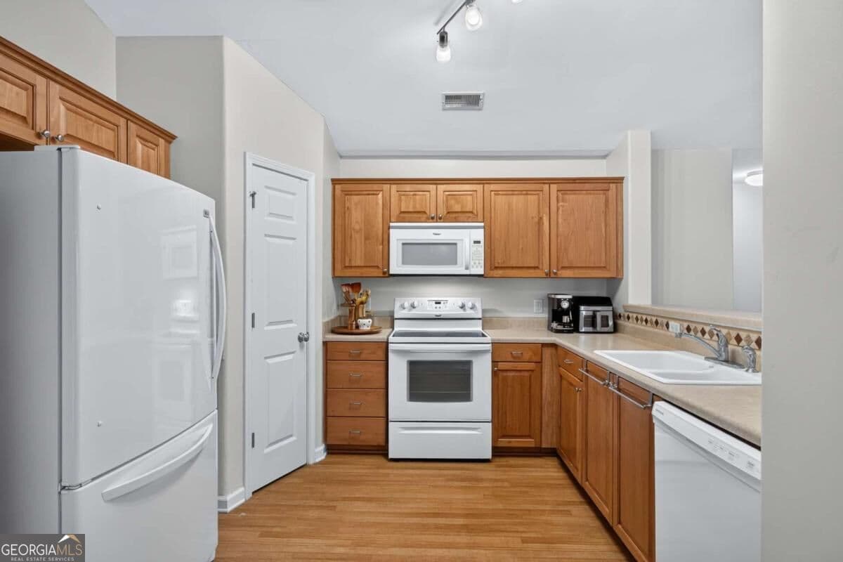 3 bedroom, 2 bathroom, 1,597 sq ft single family residence for sale at 137 Spring Lakes Drive, Savannah, GA 31407 — photo 5