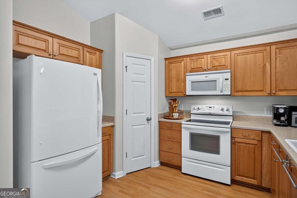 3 bedroom, 2 bathroom, 1,597 sq ft single family residence for sale at 137 Spring Lakes Drive, Savannah, GA 31407 — photo 8