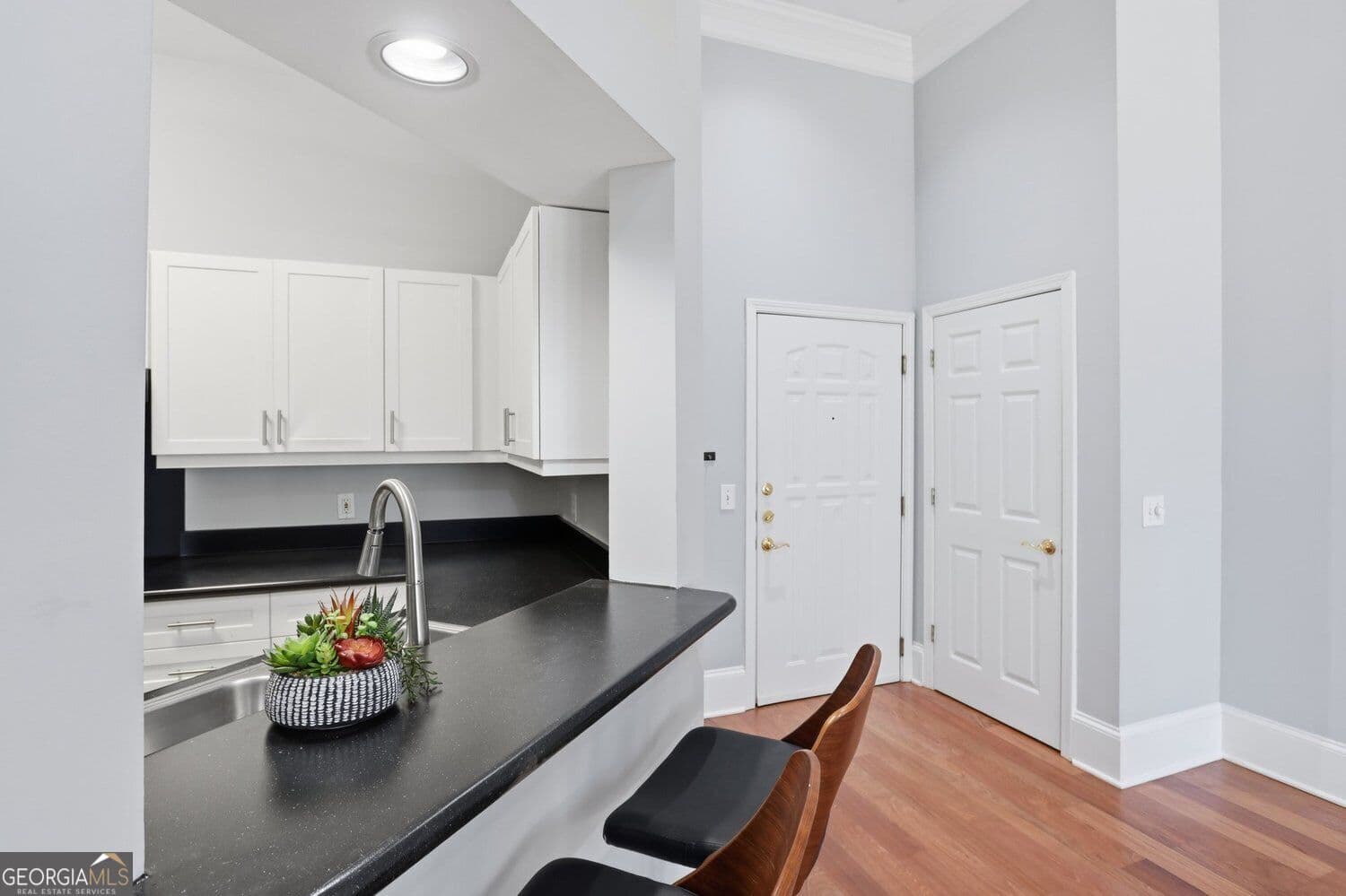 1 bedroom, 1 bathroom, 793 sq ft condominium for sale at 3334 Peachtree Road 1704, Atlanta, GA 30326 — photo 7