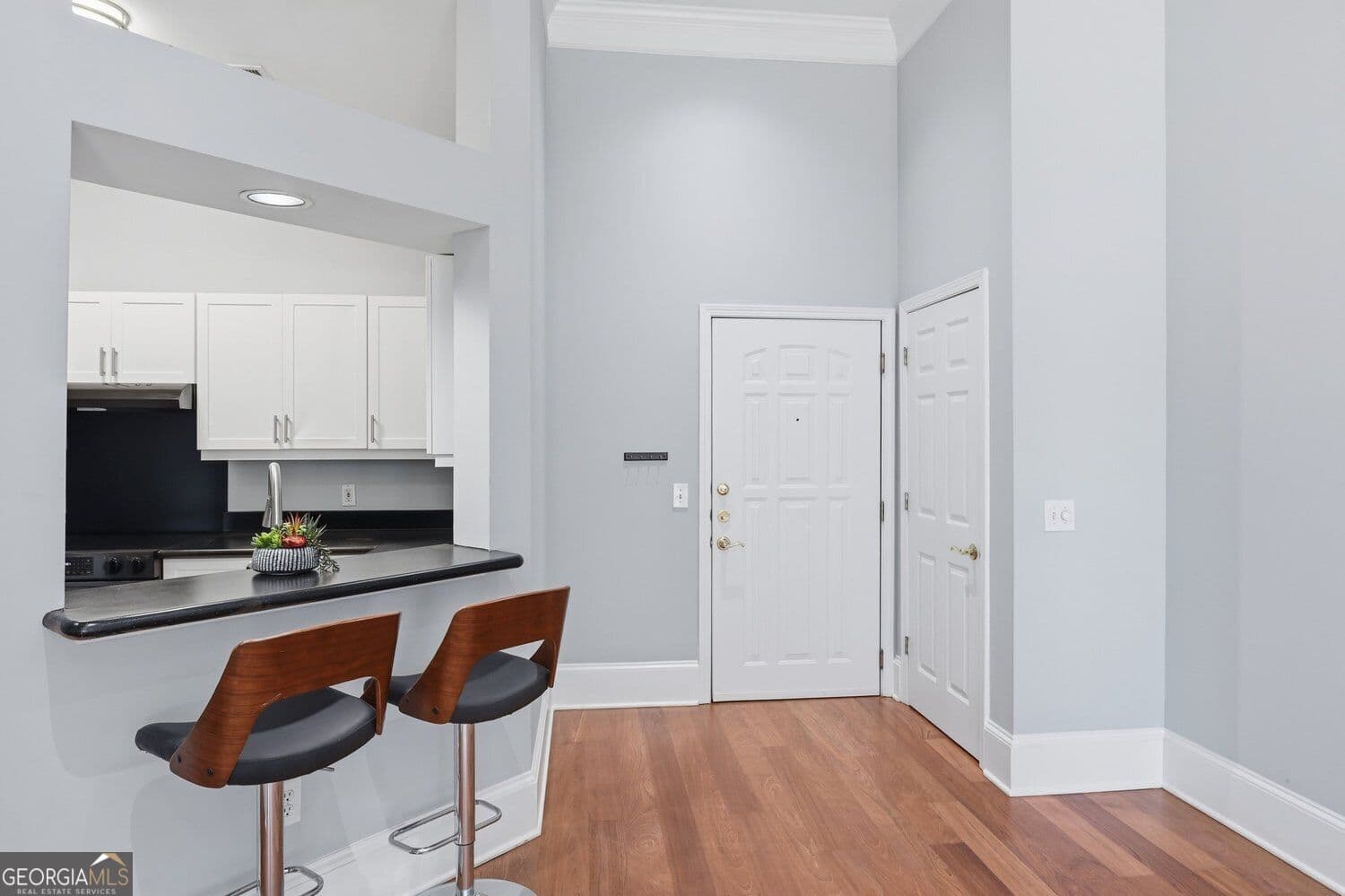 1 bedroom, 1 bathroom, 793 sq ft condominium for sale at 3334 Peachtree Road 1704, Atlanta, GA 30326 — photo 9