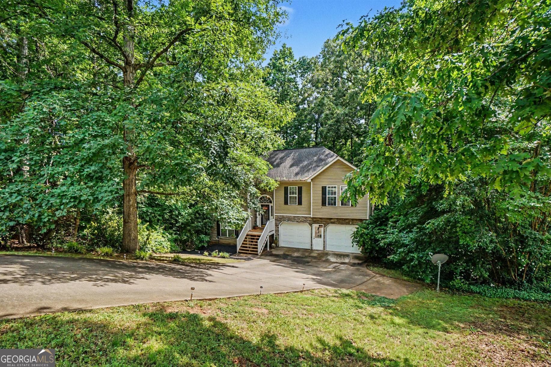 5 bedroom, 3 bathroom, 3,035 sq ft single family residence for sale at 306 Queensbury Walk, Acworth, GA 30102 — photo 3