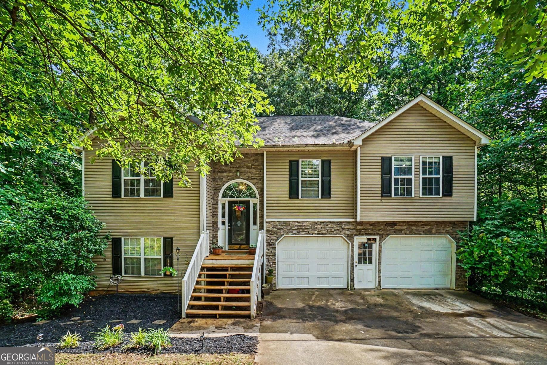 5 bedroom, 3 bathroom, 3,035 sq ft single family residence for sale at 306 Queensbury Walk, Acworth, GA 30102 — photo 1 of 30
