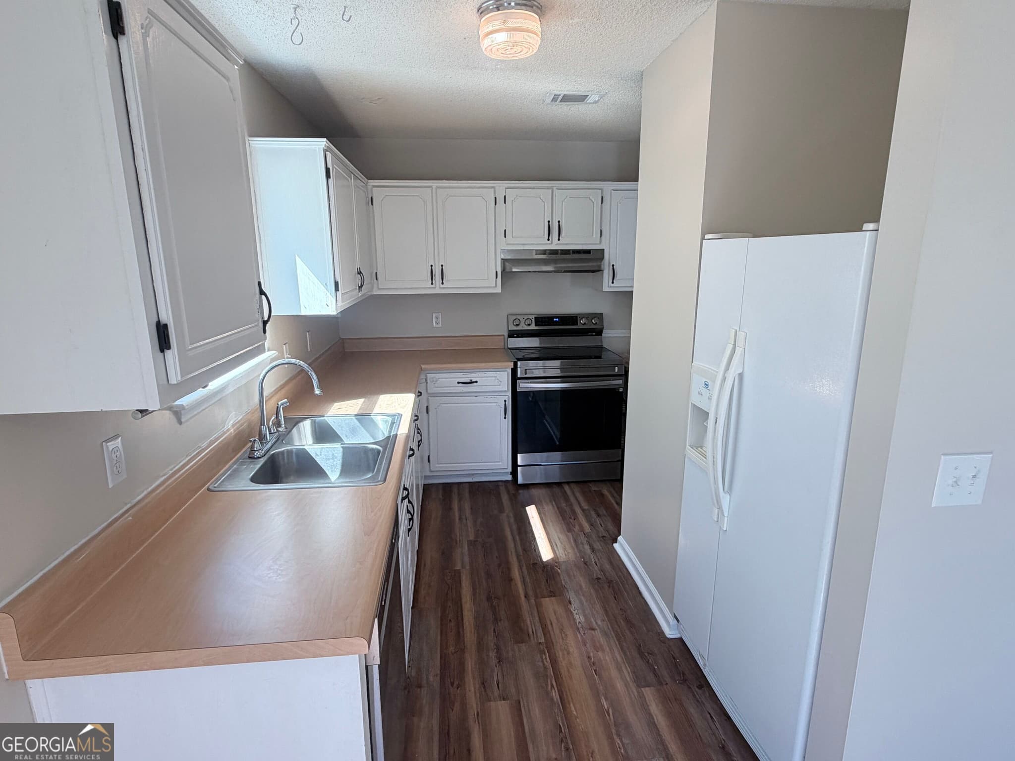 3 bedroom, 2 bathroom, 1,150 sq ft single family residence for rent at 308 Lakeview Drive, Kingsland, GA 31548 for $1,950 a month — photo 4