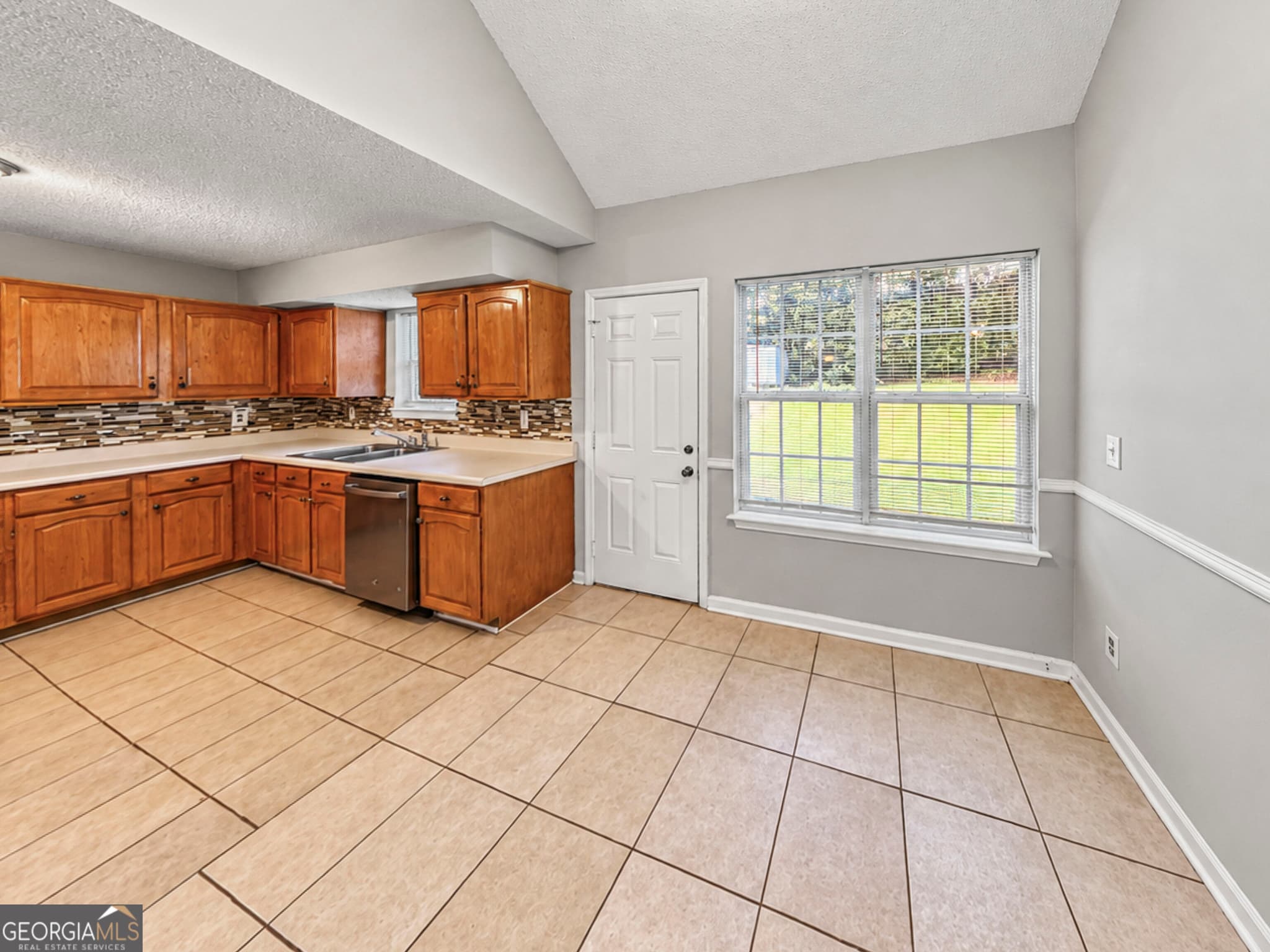 4 bedroom, 2.5 bathroom, 2,772 sq ft single family residence for rent at 10867 Knotty Pine Place, Hampton, GA 30228 for $1,995 a month — photo 3
