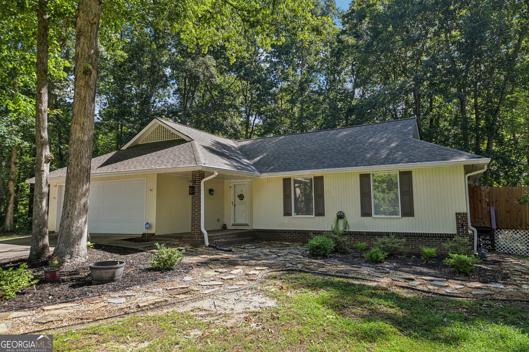 3 bedroom, 2 bathroom, 1,717 sq ft single family residence for sale at 634 Knollwood Circle, Conyers, GA 30094 — photo 2