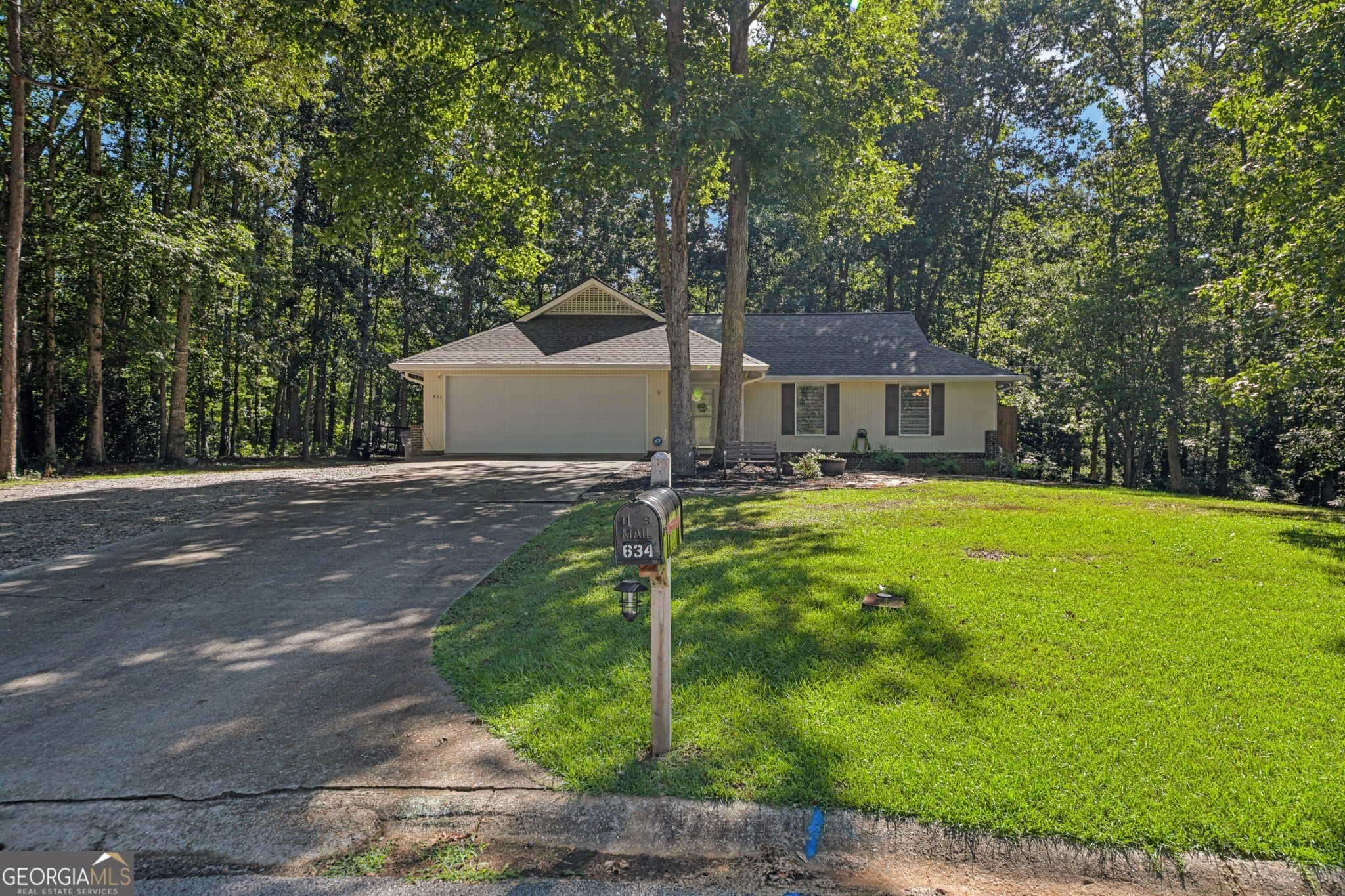 3 bedroom, 2 bathroom, 1,717 sq ft single family residence for sale at 634 Knollwood Circle, Conyers, GA 30094 — photo 3