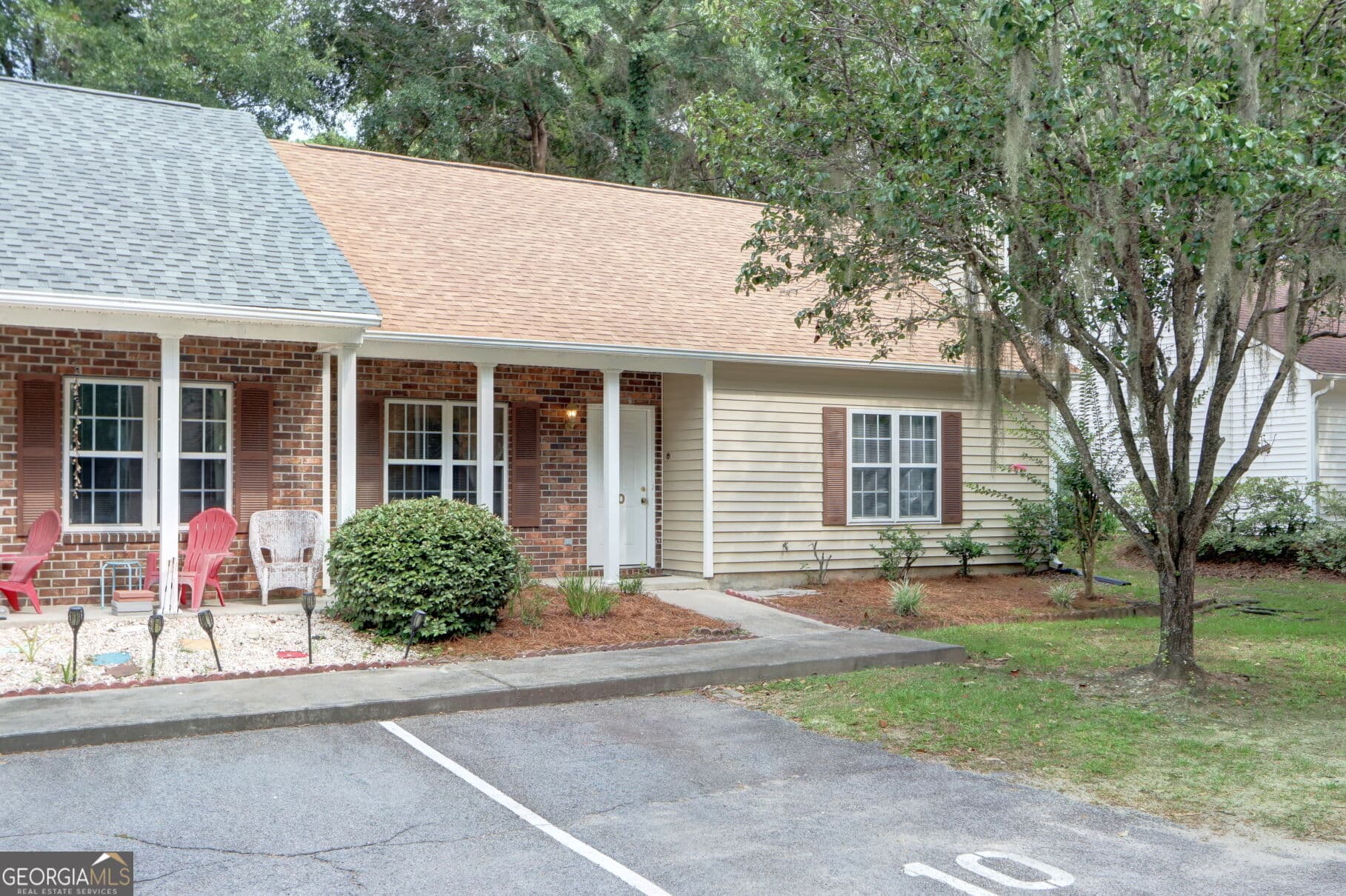 2 bedroom, 2 bathroom, 1,160 sq ft townhouse for sale at 10 Chaintree Drive, Savannah, GA 31419 — photo 2