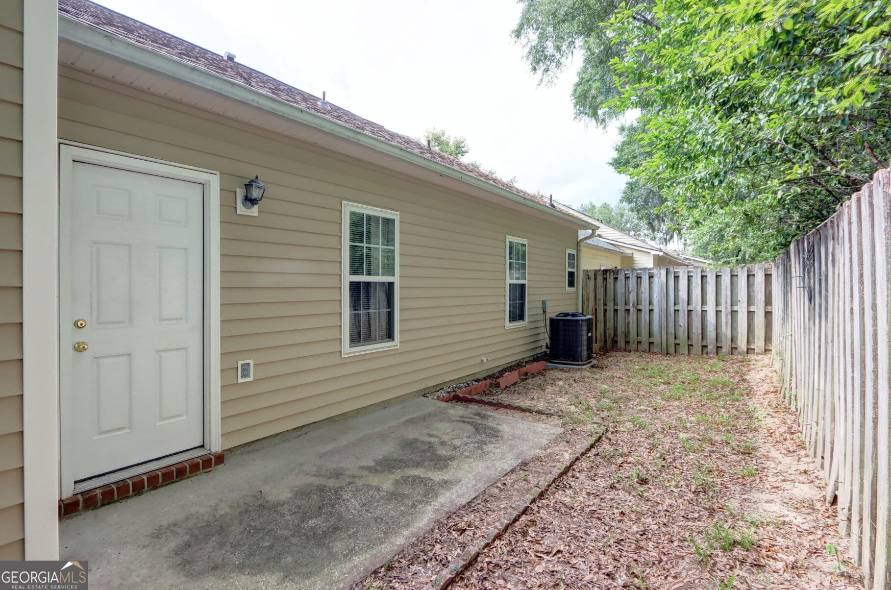 2 bedroom, 2 bathroom, 1,160 sq ft townhouse for sale at 10 Chaintree Drive, Savannah, GA 31419 — photo 9