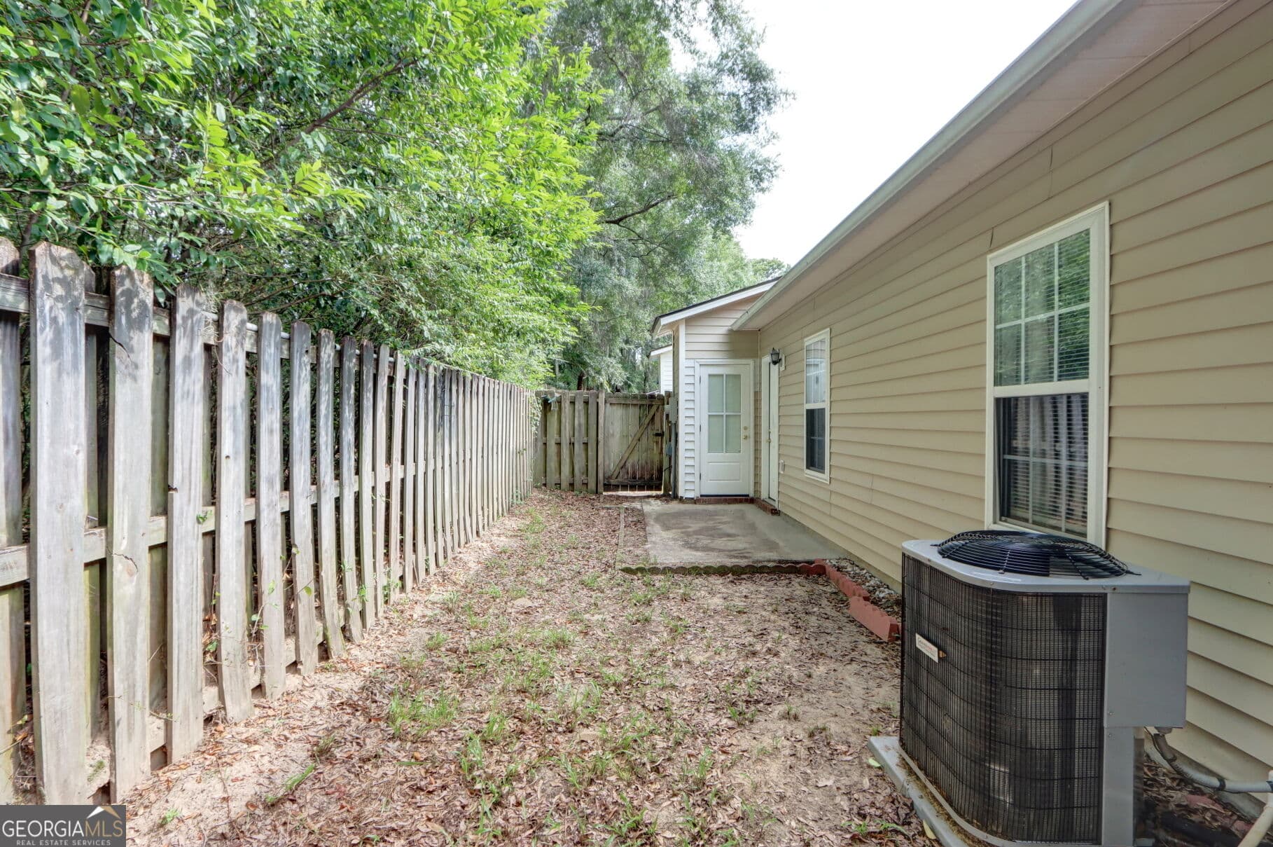 2 bedroom, 2 bathroom, 1,160 sq ft townhouse for sale at 10 Chaintree Drive, Savannah, GA 31419 — photo 8