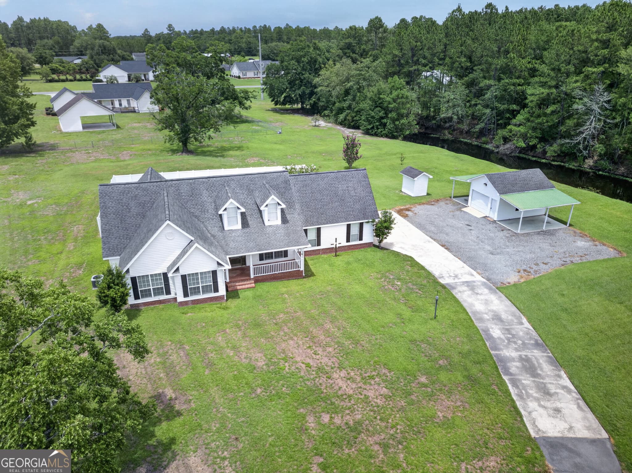 4 bedroom, 2 bathroom, 1,947 sq ft single family residence for sale at 3808 DEER RUN Drive, Blackshear, GA 31516 — photo 3