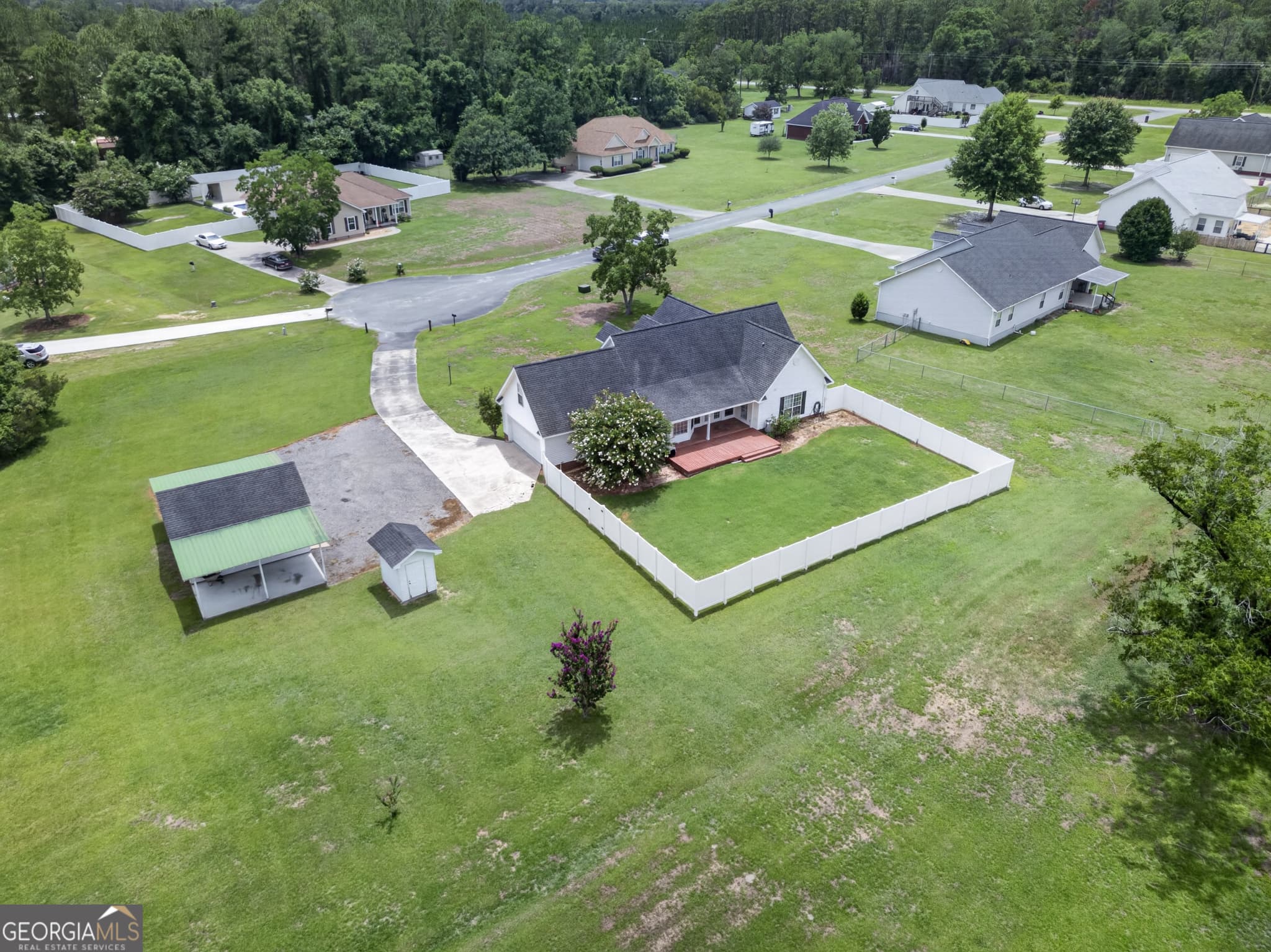 4 bedroom, 2 bathroom, 1,947 sq ft single family residence for sale at 3808 DEER RUN Drive, Blackshear, GA 31516 — photo 5
