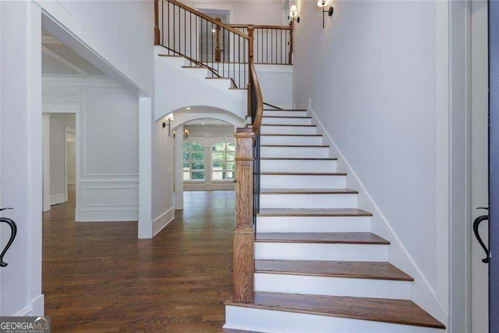 5 bedroom, 5.5 bathroom, 8,874 sq ft single family residence for sale at 10765 Shallowford Road, Roswell, GA 30075 — photo 6