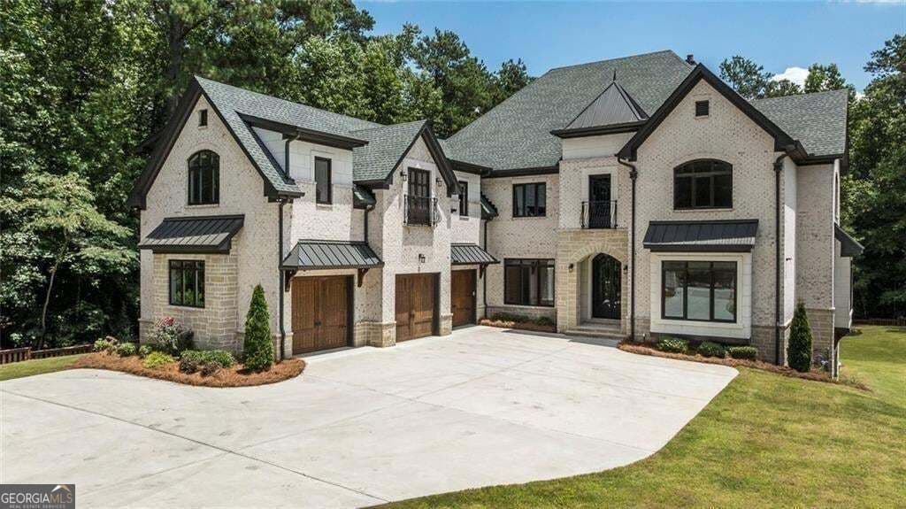 5 bedroom, 5.5 bathroom, 8,874 sq ft single family residence for sale at 10765 Shallowford Road, Roswell, GA 30075 — photo 3