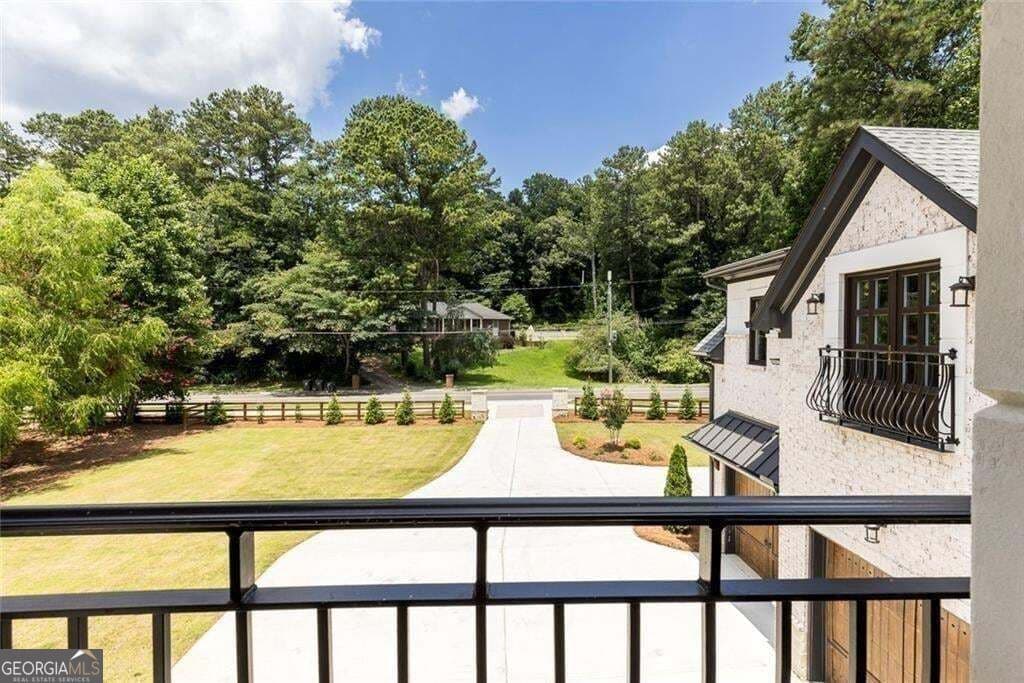 5 bedroom, 5.5 bathroom, 8,874 sq ft single family residence for sale at 10765 Shallowford Road, Roswell, GA 30075 — photo 5