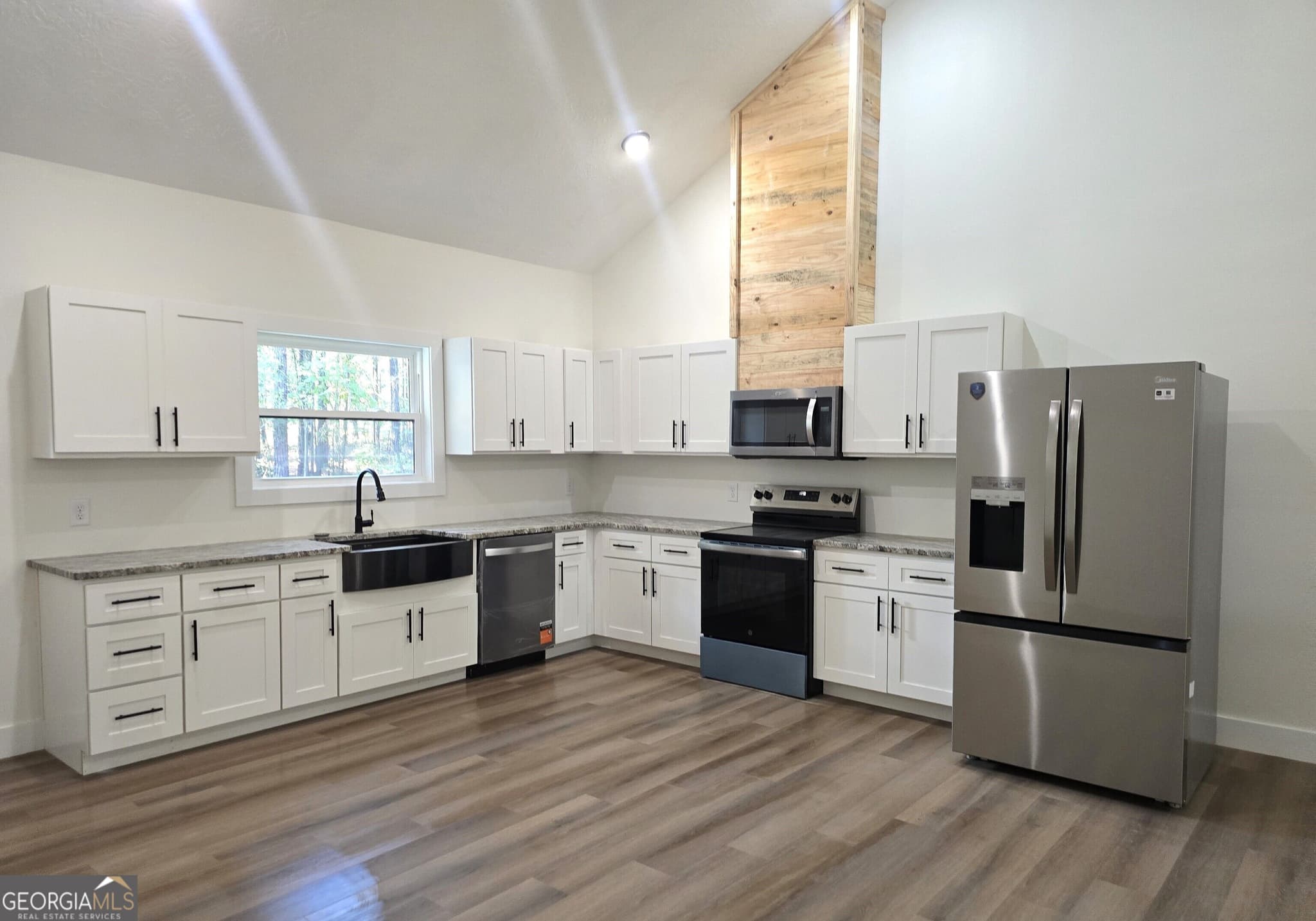 2 bedroom, 1 bathroom, 1,200 sq ft single family residence for sale at 1128 Clarks Bridge Road, Stapleton, GA 30823 — photo 3