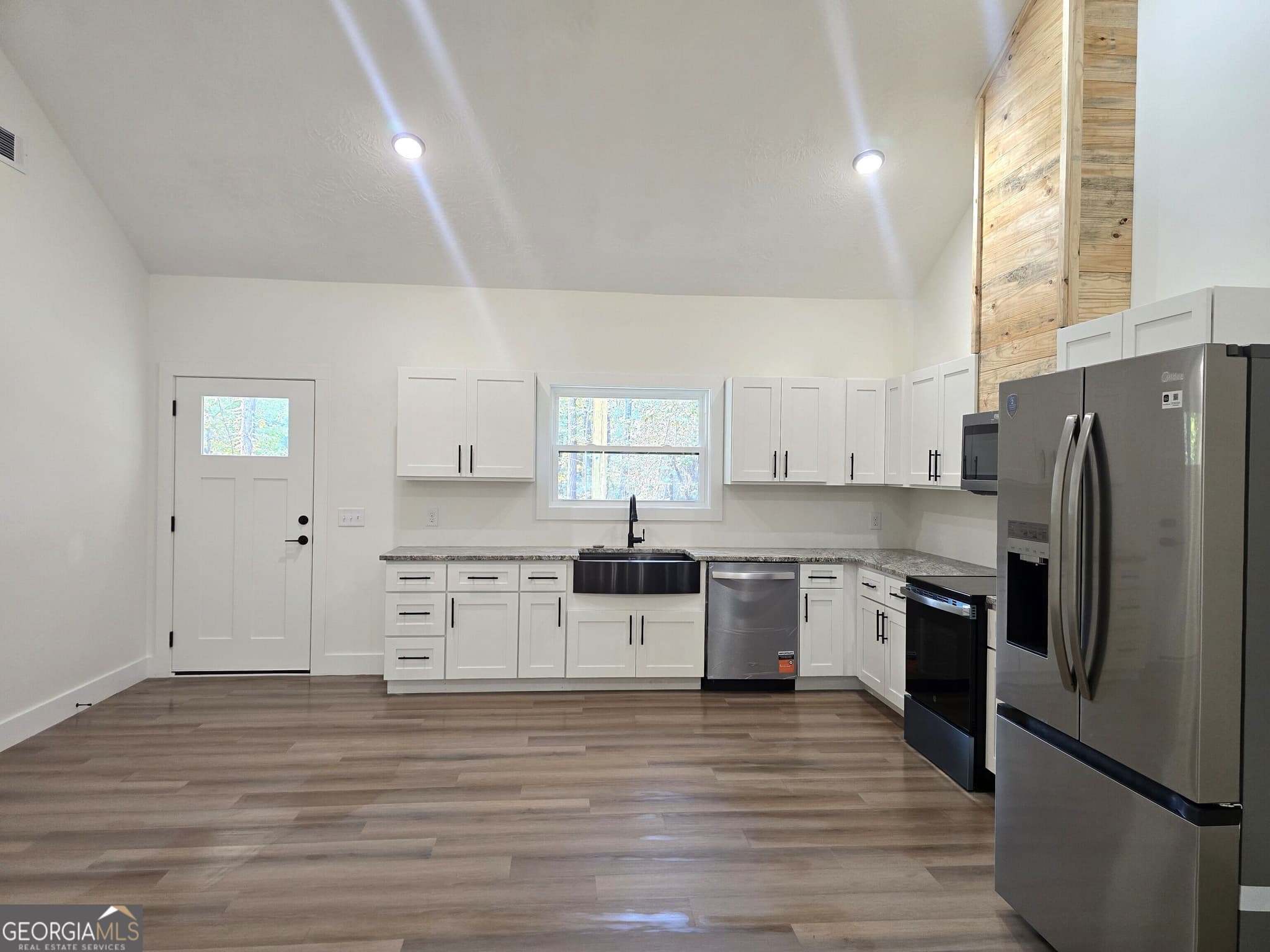 2 bedroom, 1 bathroom, 1,200 sq ft single family residence for sale at 1128 Clarks Bridge Road, Stapleton, GA 30823 — photo 4