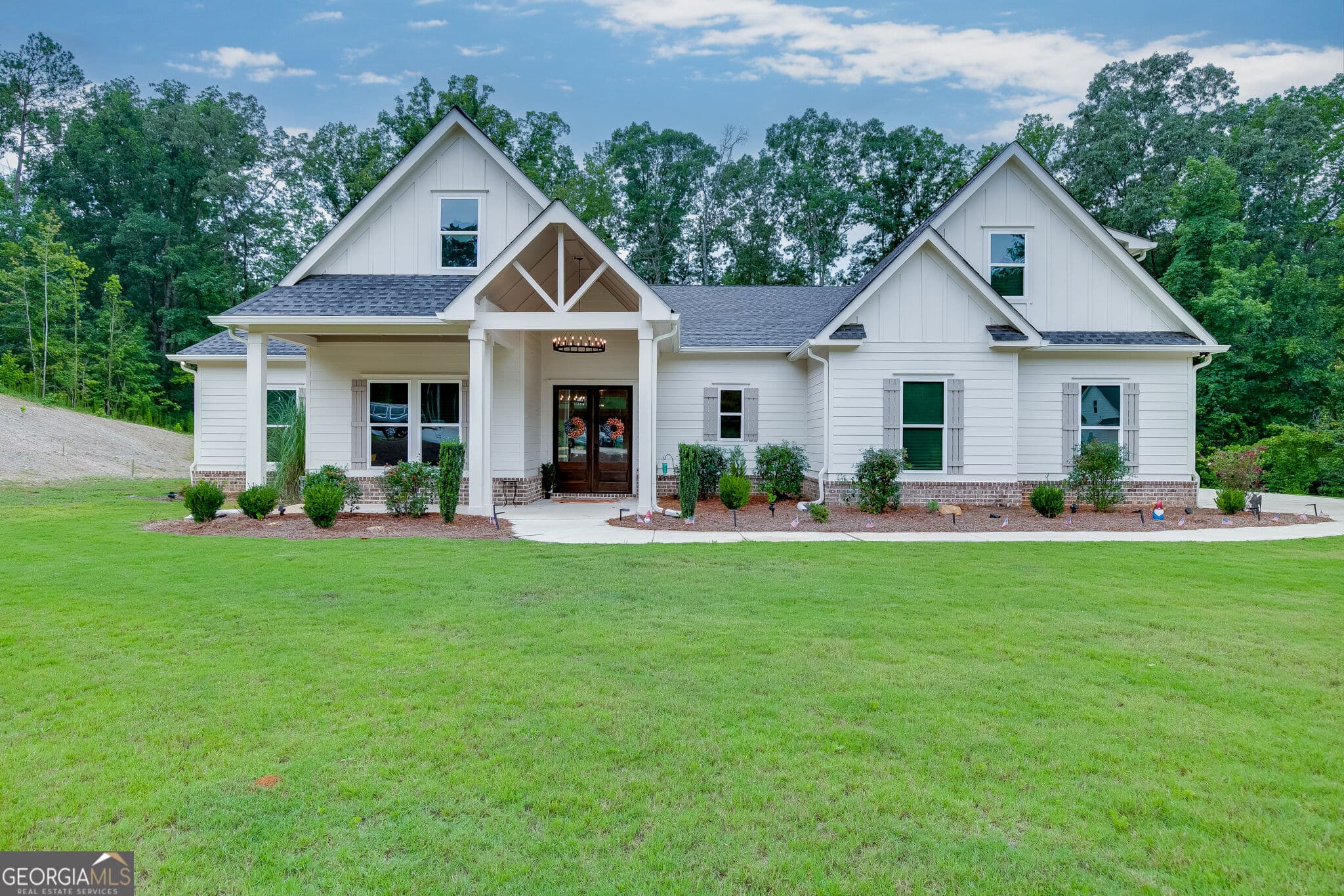4 bedroom, 2.5 bathroom, 2,793 sq ft single family residence for sale at 1077 Riverstone Drive, Social Circle, GA 30025 — photo 1 of 57