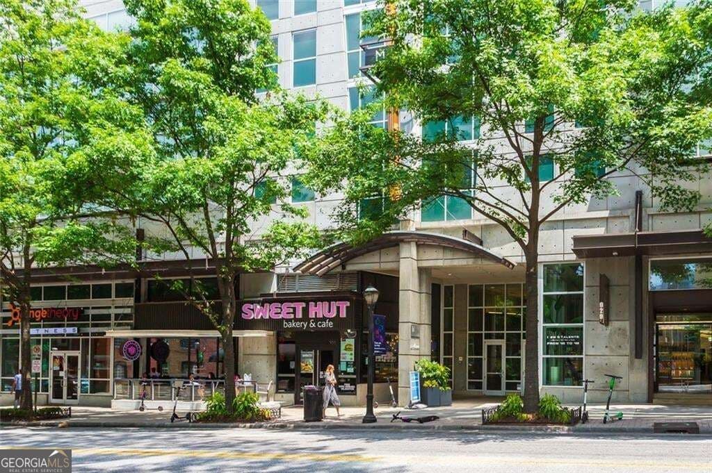 1 bedroom, 1 bathroom, 897 sq ft condominium for sale at 923 Peachtree Street 939, Atlanta, GA 30309 — photo 2