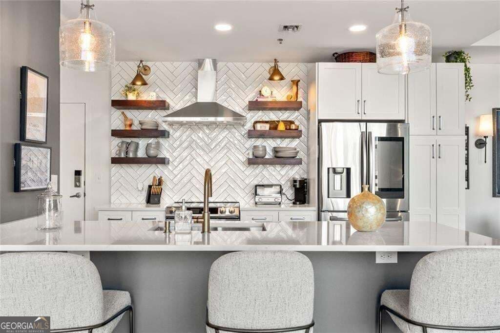 1 bedroom, 1 bathroom, 897 sq ft condominium for sale at 923 Peachtree Street 939, Atlanta, GA 30309 — photo 1 of 33