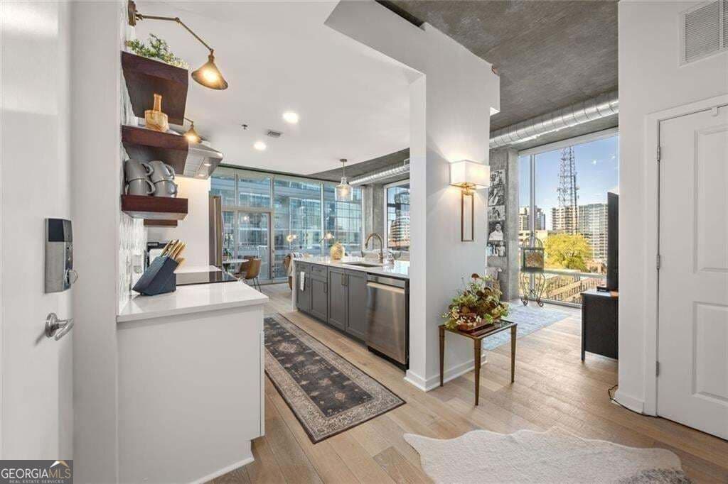 1 bedroom, 1 bathroom, 897 sq ft condominium for sale at 923 Peachtree Street 939, Atlanta, GA 30309 — photo 5