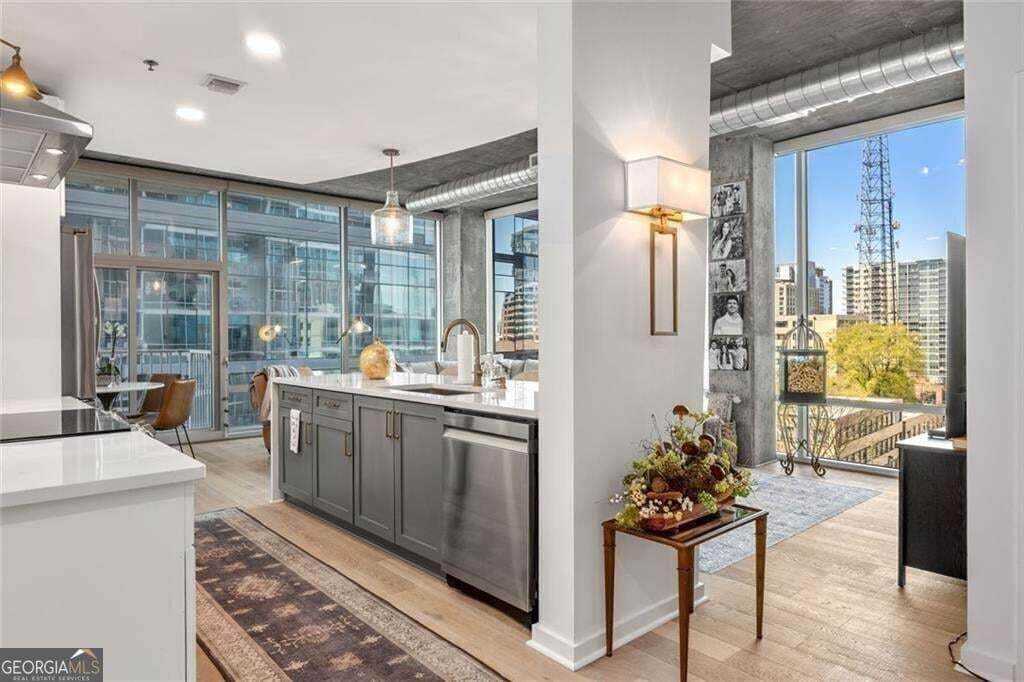 1 bedroom, 1 bathroom, 897 sq ft condominium for sale at 923 Peachtree Street 939, Atlanta, GA 30309 — photo 4