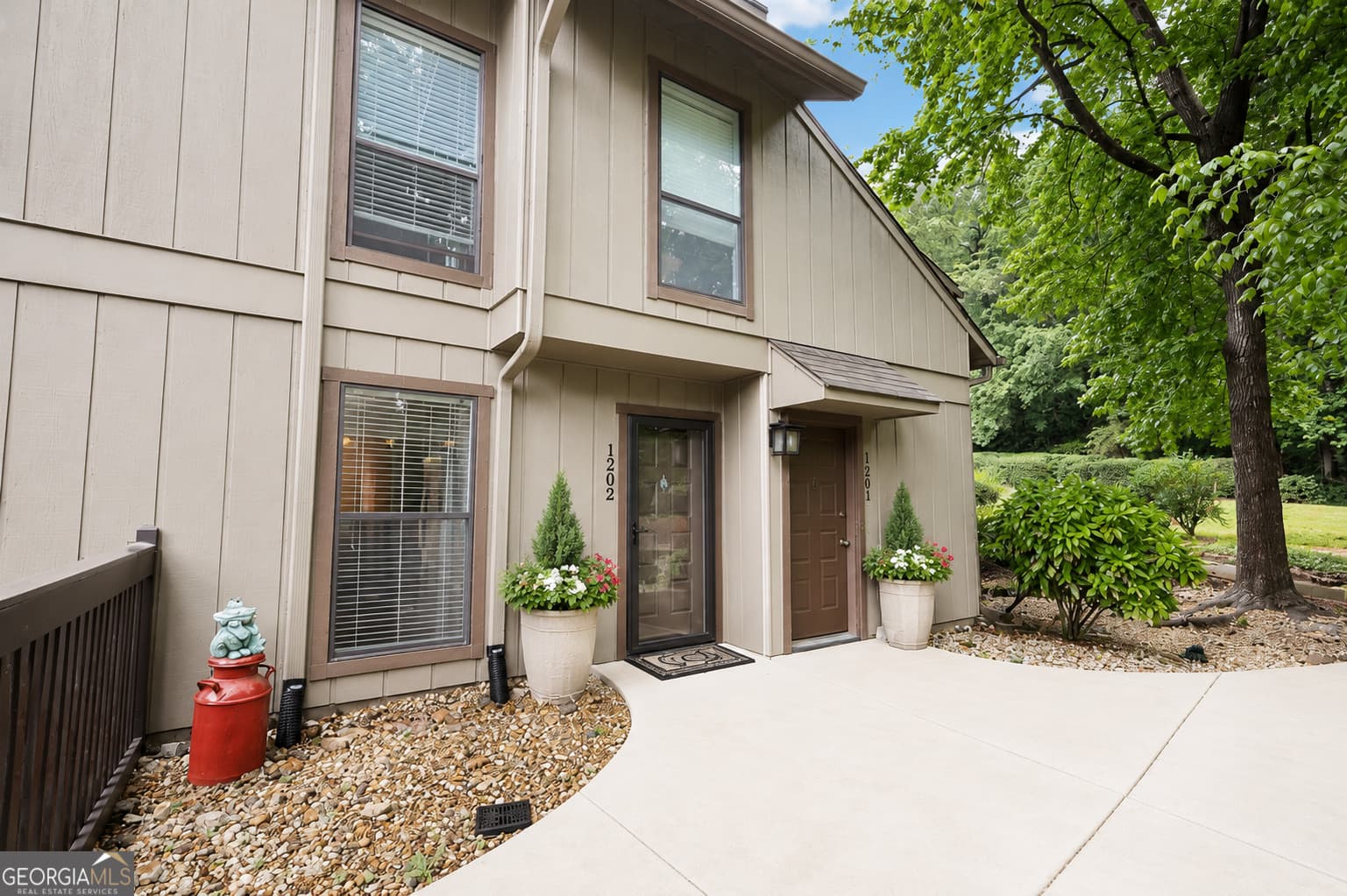 1 bedroom, 1 bathroom, 905 sq ft condominium sold at 1202 Cumberland Court, Smyrna, GA 30080