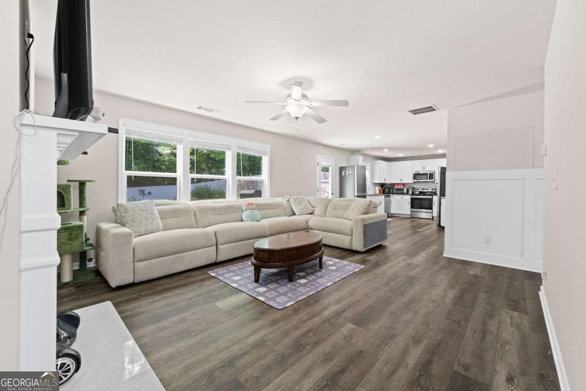5 bedroom, 3 bathroom, 2,661 sq ft single family residence for sale at 44 Fox Creek Drive, Braselton, GA 30517 — photo 3