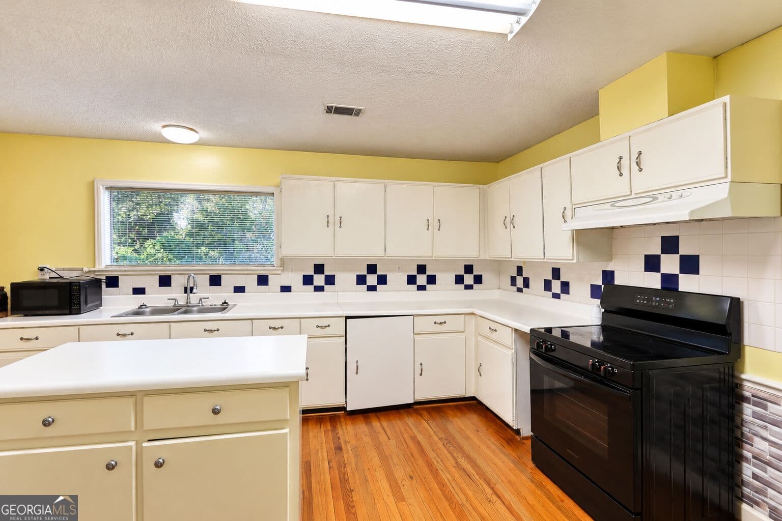 2 bedroom, 2 bathroom, 1,781 sq ft single family residence under contract at 453 Old Greensboro Road, Norwood, GA 30821 — photo 10
