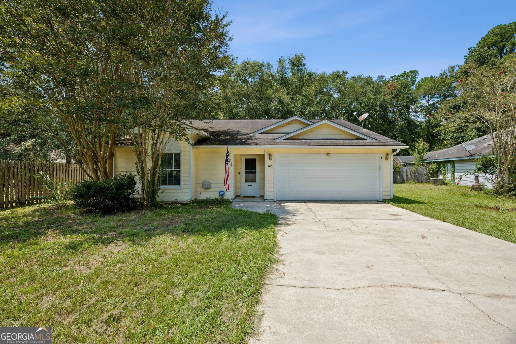3 bedroom, 2 bathroom, 1,409 sq ft single family residence for sale at 105 Longleaf Court, Kingsland, GA 31548