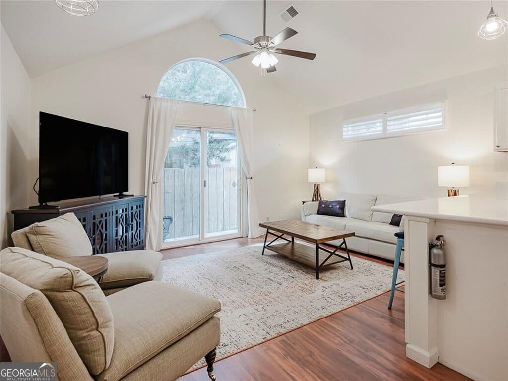 2 bedroom, 2 bathroom, 816 sq ft single family residence for rent at 105 Palmetto Street, St. Simons, GA 31522 for $2,495 a month — photo 3