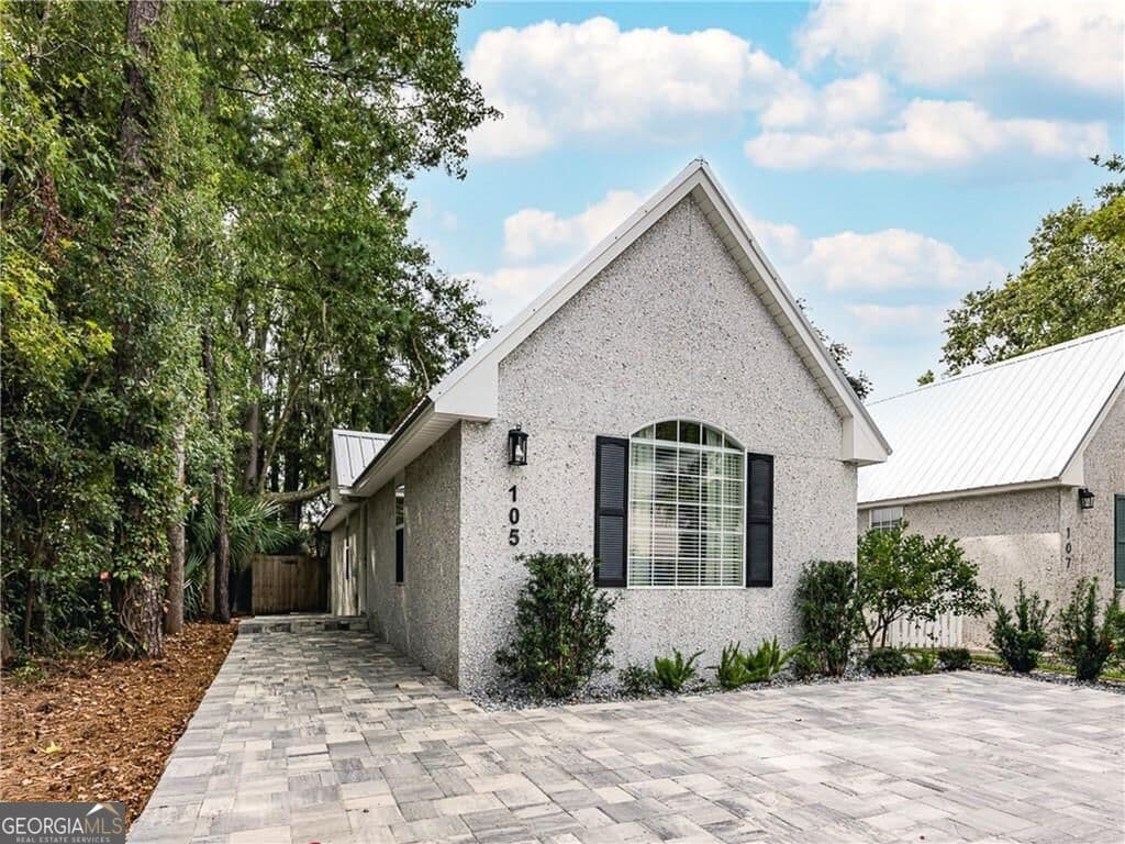 2 bedroom, 2 bathroom, 816 sq ft single family residence for rent at 105 Palmetto Street, St. Simons, GA 31522 for $2,495 a month